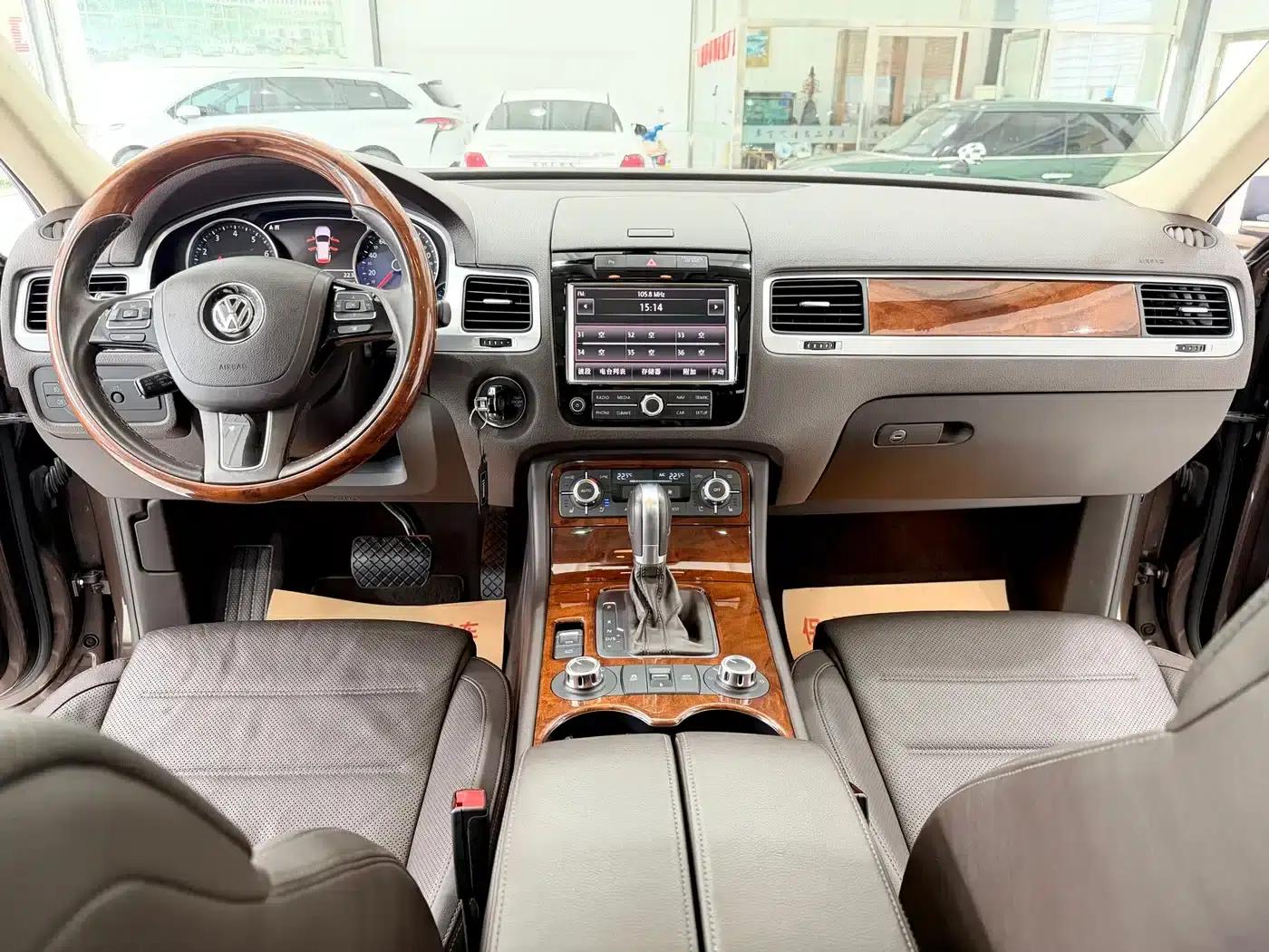 2011 Touareg 3.0TSI Comfort — миниатюра 3