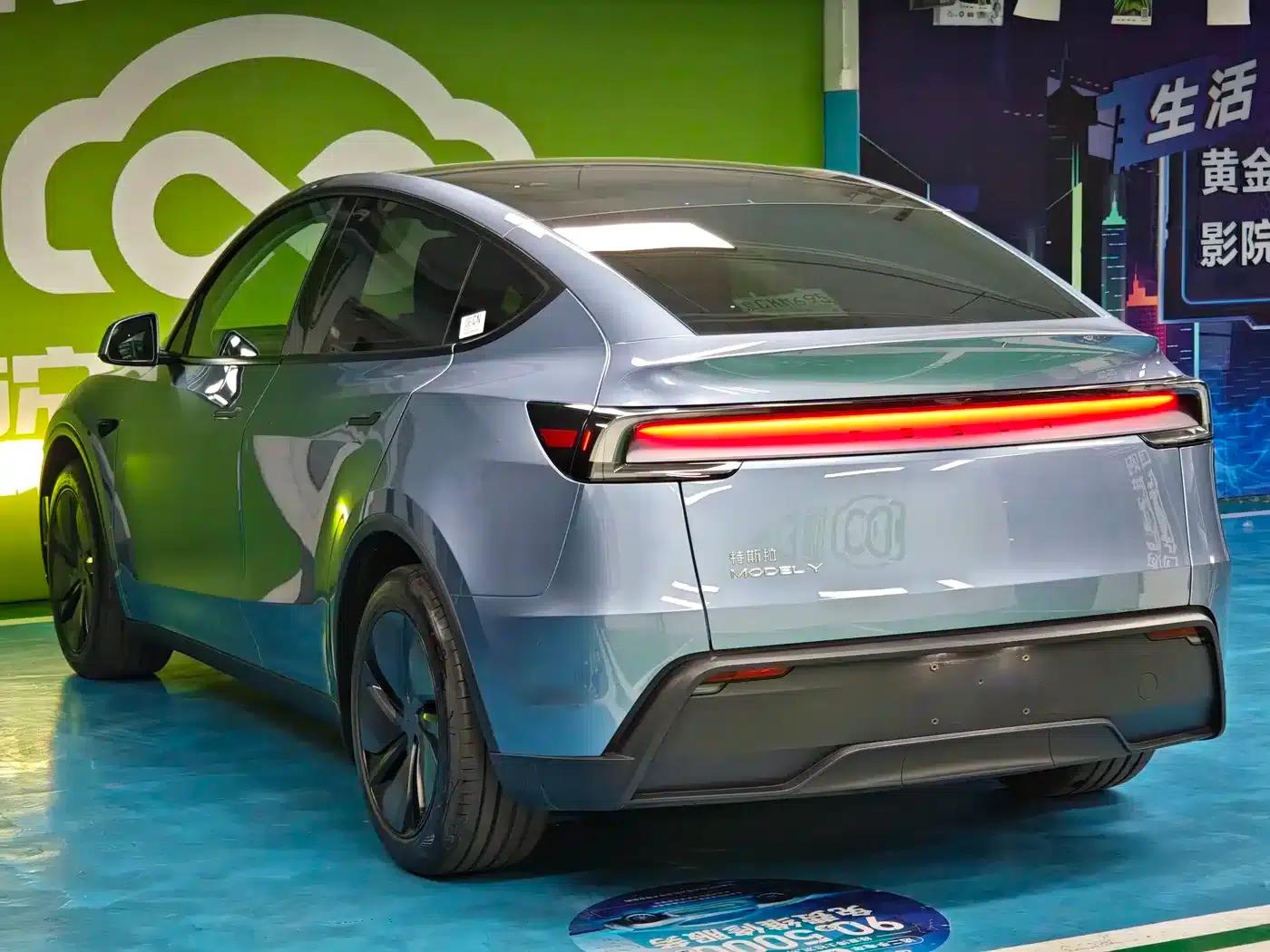 Model Y 2025 Rear-Wheel Drive — миниатюра 15