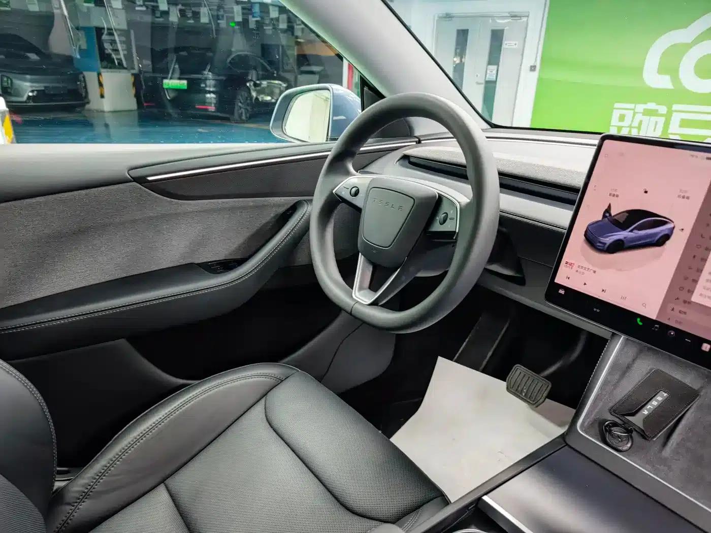 Model Y 2025 Rear-Wheel Drive — миниатюра 10