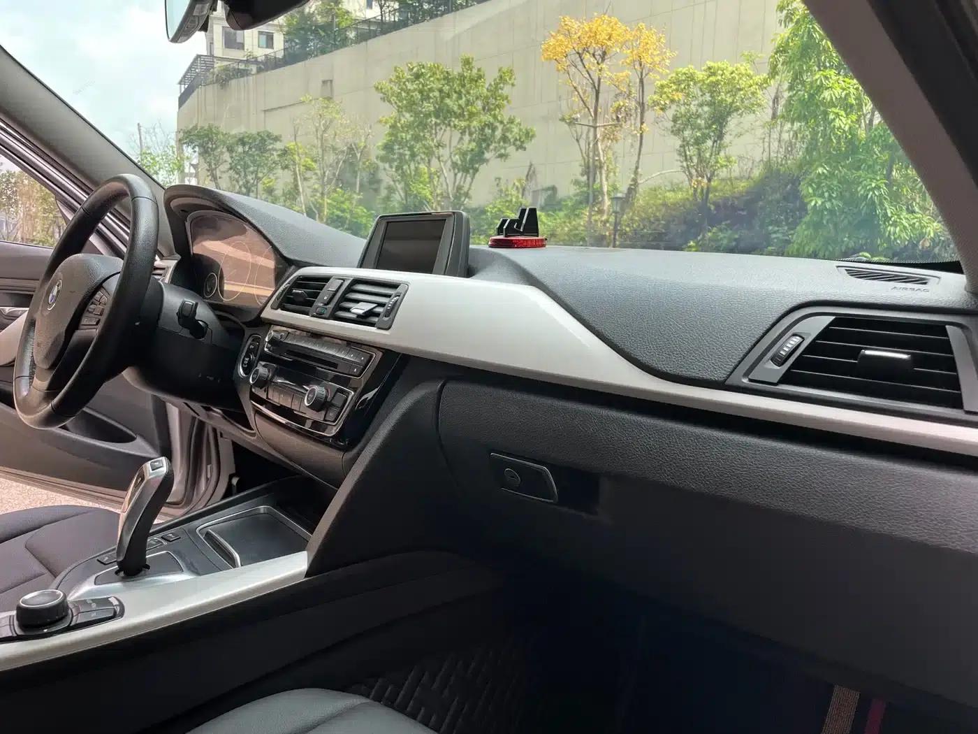 2016 BMW 3 Series 320Li Fashion Edition — миниатюра 16