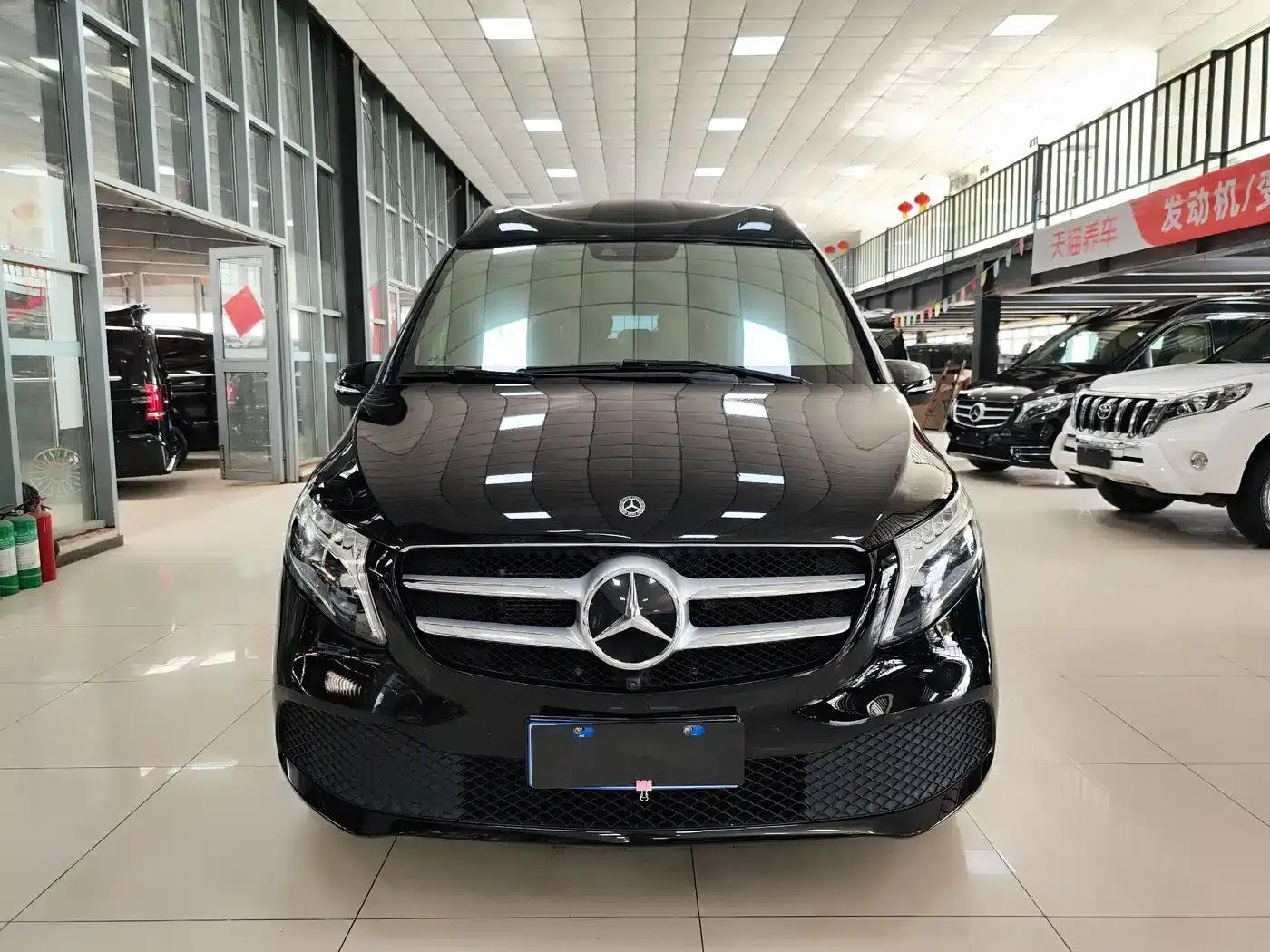 Mercedes-Benz V-Class 2022 V 260 L Long Wheelbase Premium Edition — миниатюра 2