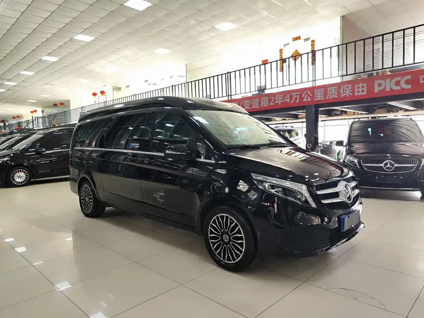 Mercedes-Benz V-Class 2022 V 260 L Long Wheelbase Premium Edition — миниатюра 3