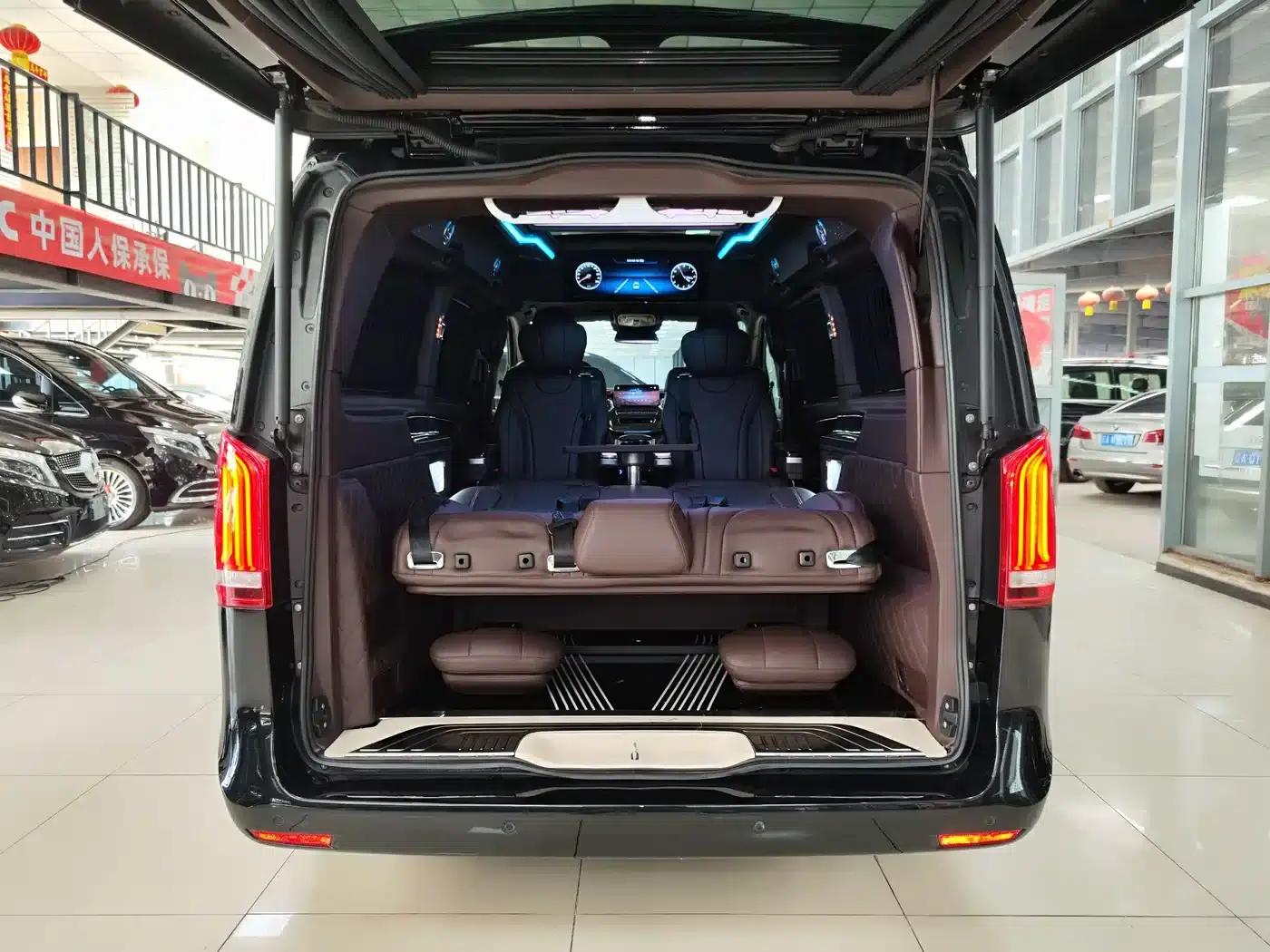 Mercedes-Benz V-Class 2022 V 260 L Long Wheelbase Premium Edition — миниатюра 30