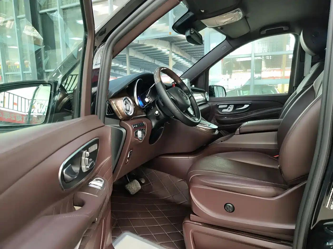 Mercedes-Benz V-Class 2022 V 260 L Long Wheelbase Premium Edition — миниатюра 4