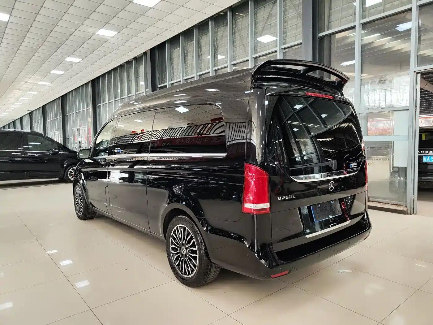 Mercedes-Benz V-Class 2022 V 260 L Long Wheelbase Premium Edition — миниатюра 33