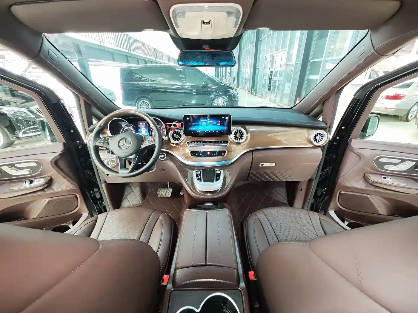 Mercedes-Benz V-Class 2022 V 260 L Long Wheelbase Premium Edition — миниатюра 6