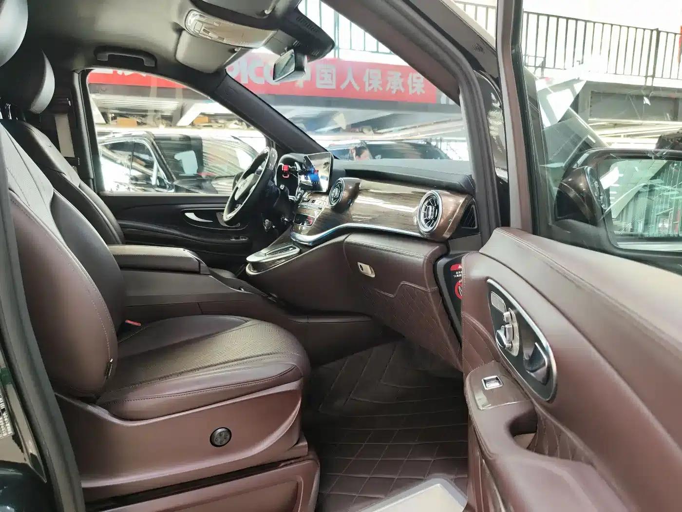 Mercedes-Benz V-Class 2022 V 260 L Long Wheelbase Premium Edition — миниатюра 7