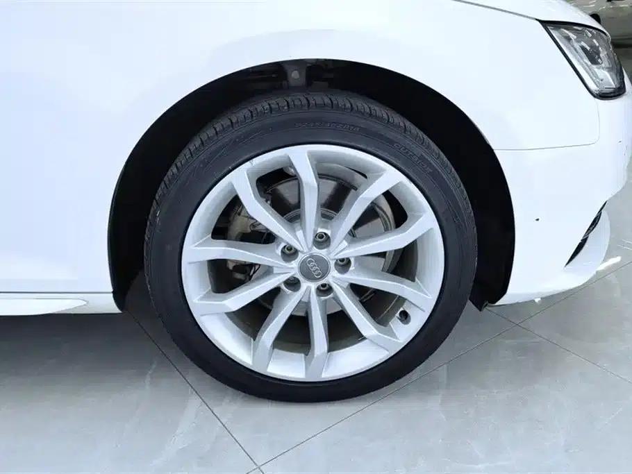 Audi A4L 2017 Plus 40 TFSI Fashion Edition — миниатюра 6