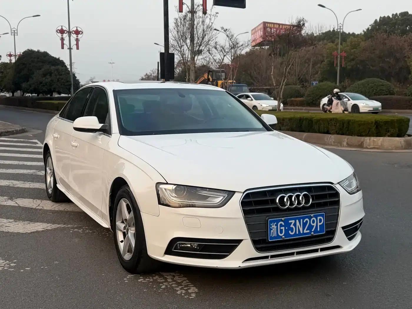 Audi A4L 2016 30 TFSI Classic Edition Automatic Comfort Model — миниатюра 3