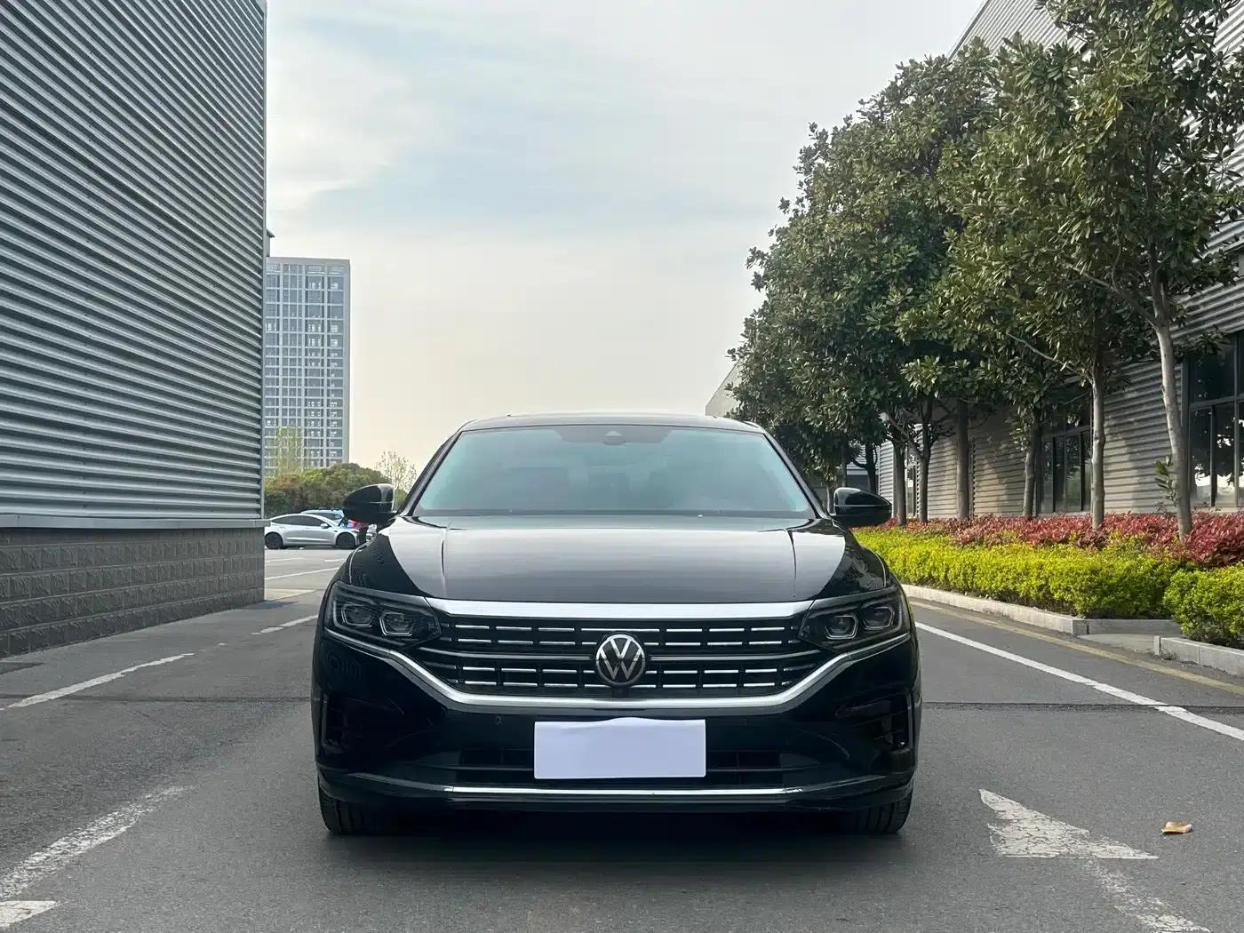 2024 Passat 380TSI Luxury Edition — миниатюра 3