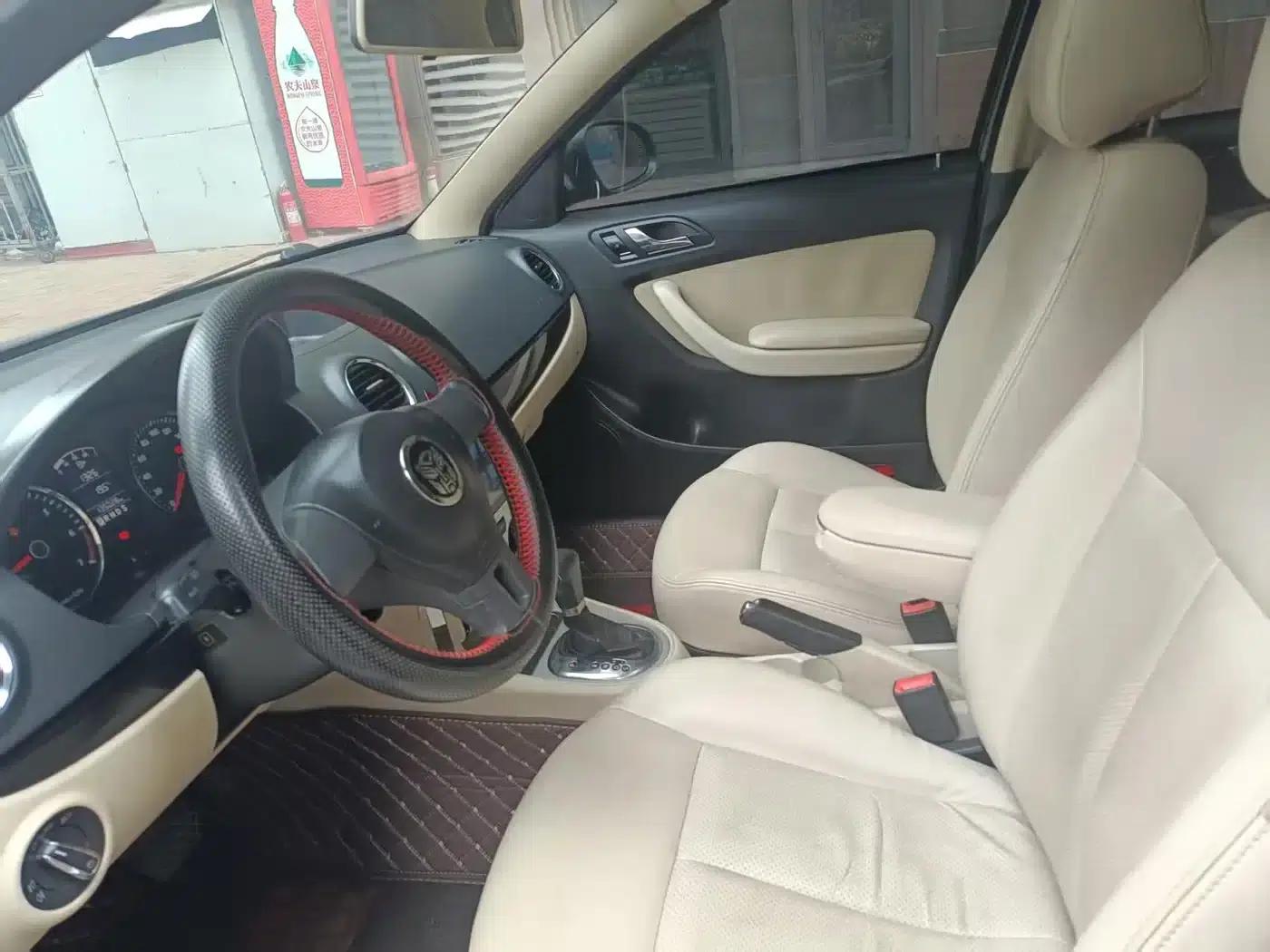 2011 Volkswagen Lavida 1.6L Automatic Premium Edition — миниатюра 5