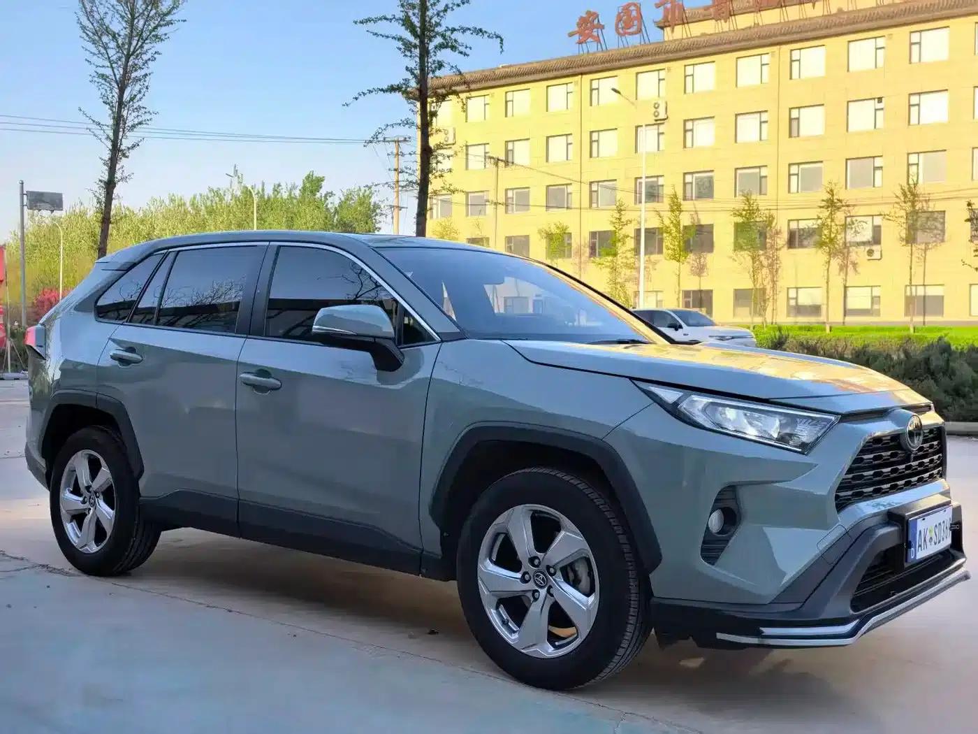 RAV4 2020 2.0L CVT 2WD Fashion Edition — миниатюра 3