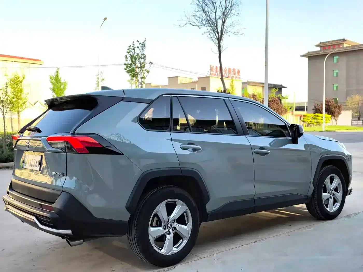RAV4 2020 2.0L CVT 2WD Fashion Edition — миниатюра 8