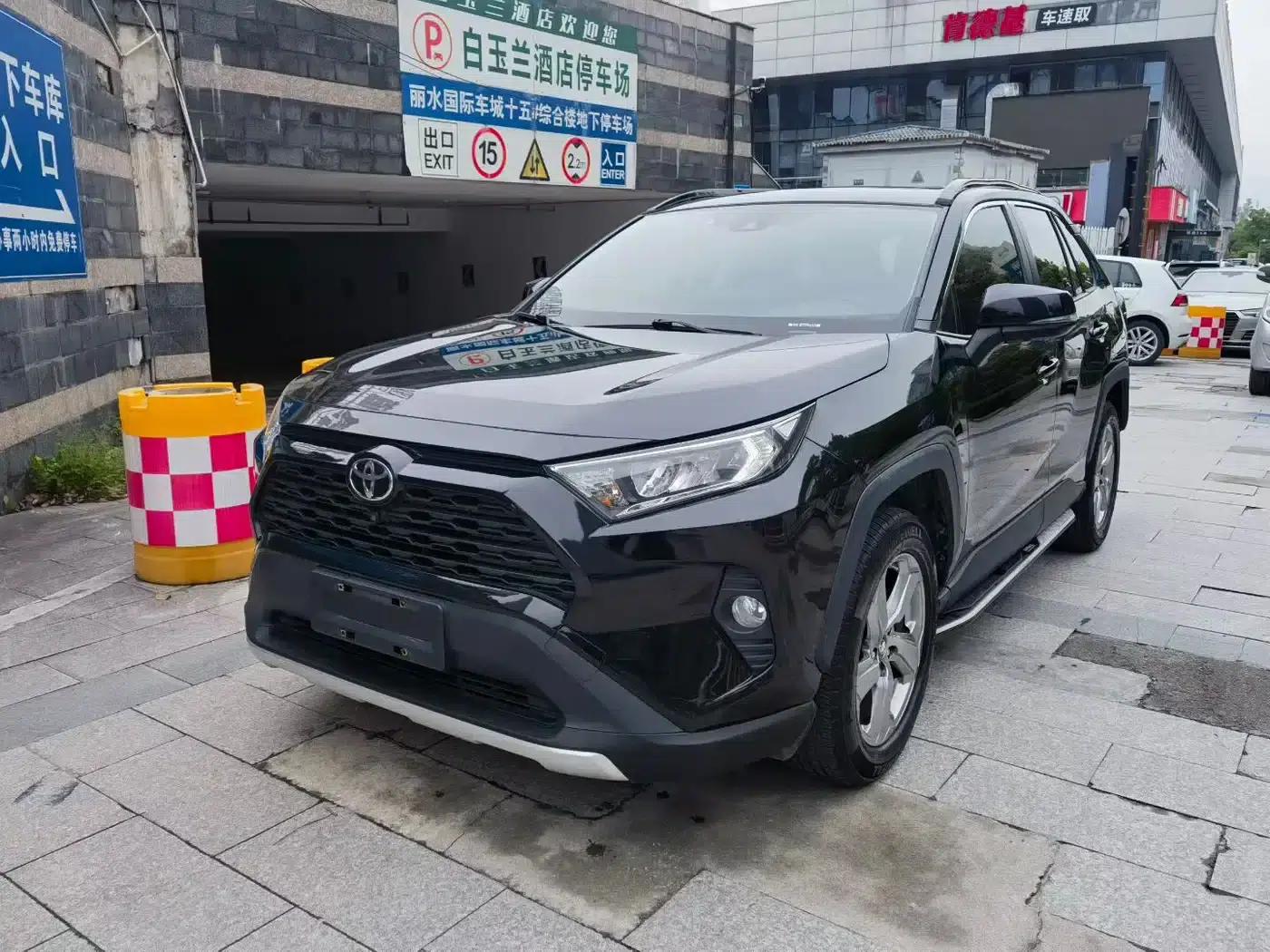 RAV4 2021 2.0L CVT 2WD Fashion Edition — миниатюра 1