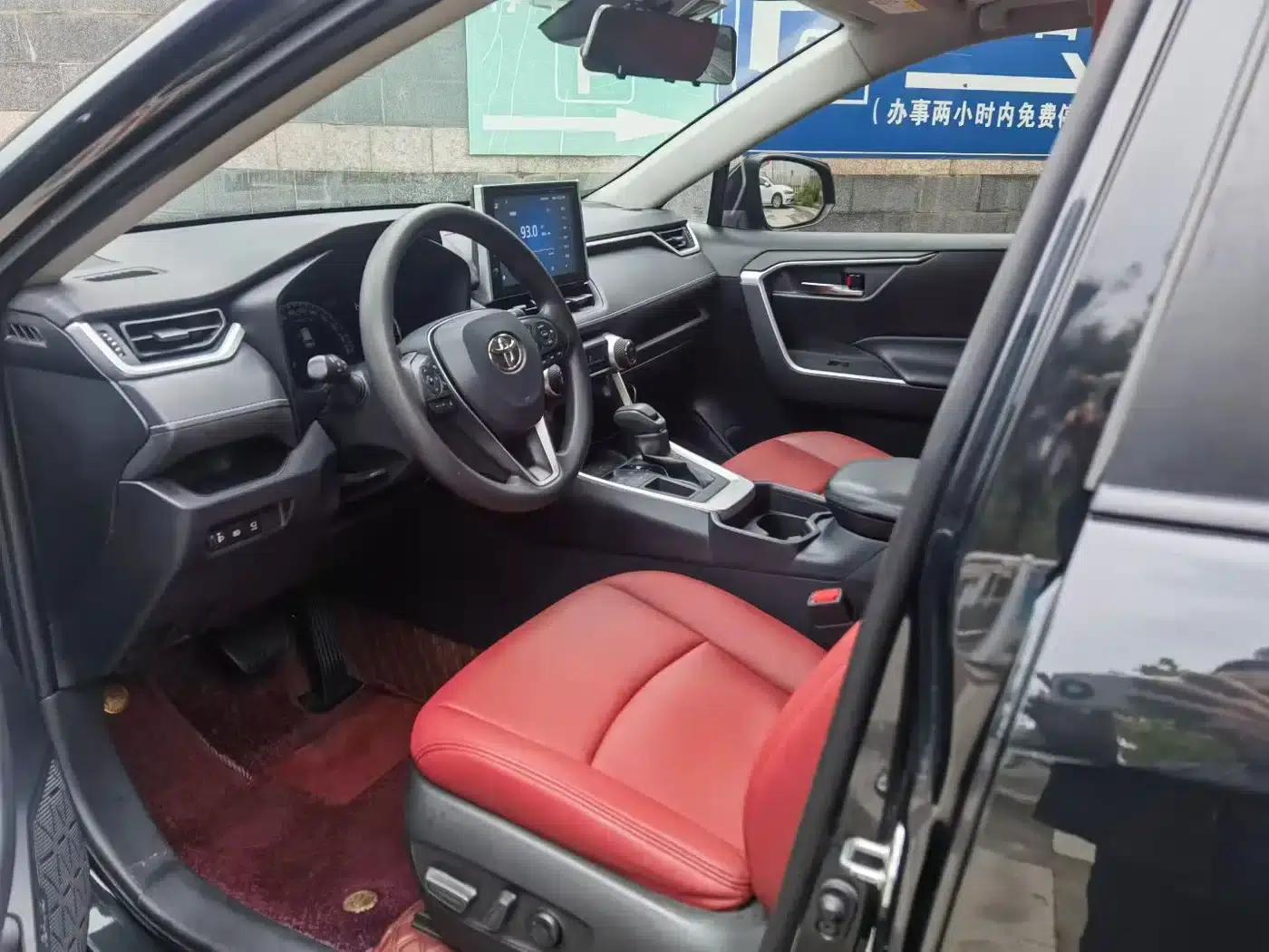 RAV4 2021 2.0L CVT 2WD Fashion Edition — миниатюра 5