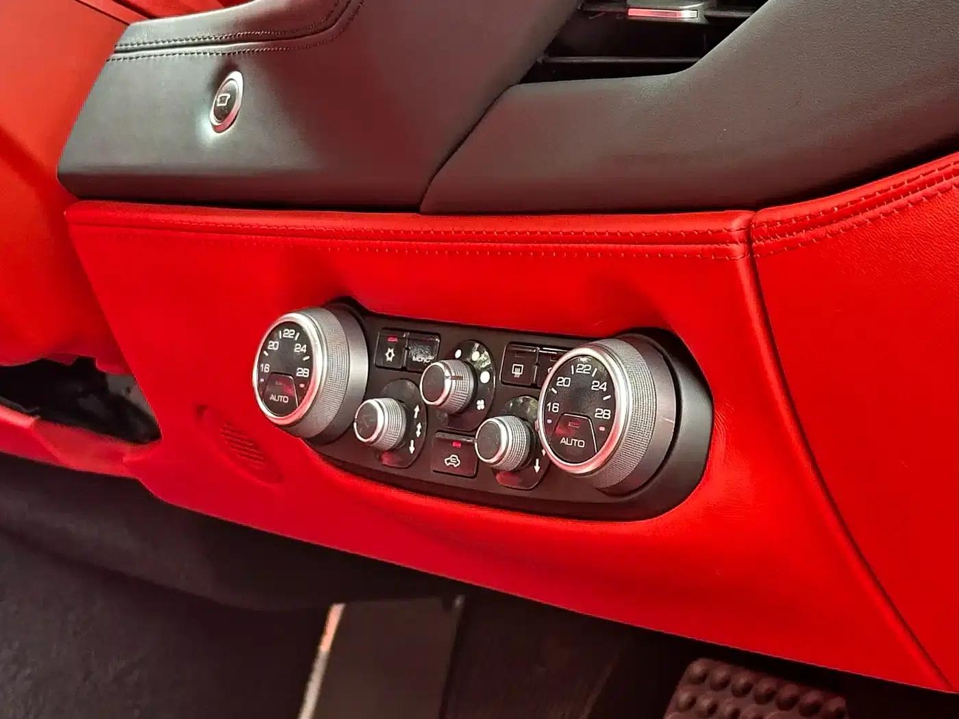 2015 Ferrari 488 GTB — миниатюра 18