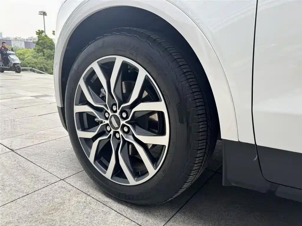 Cadillac XT5 2024 2.0T AWD Luxury (Hummingbird Edition) — миниатюра 11