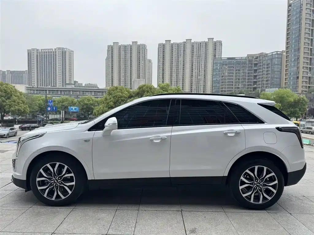 Cadillac XT5 2024 2.0T AWD Luxury (Hummingbird Edition) — миниатюра 3
