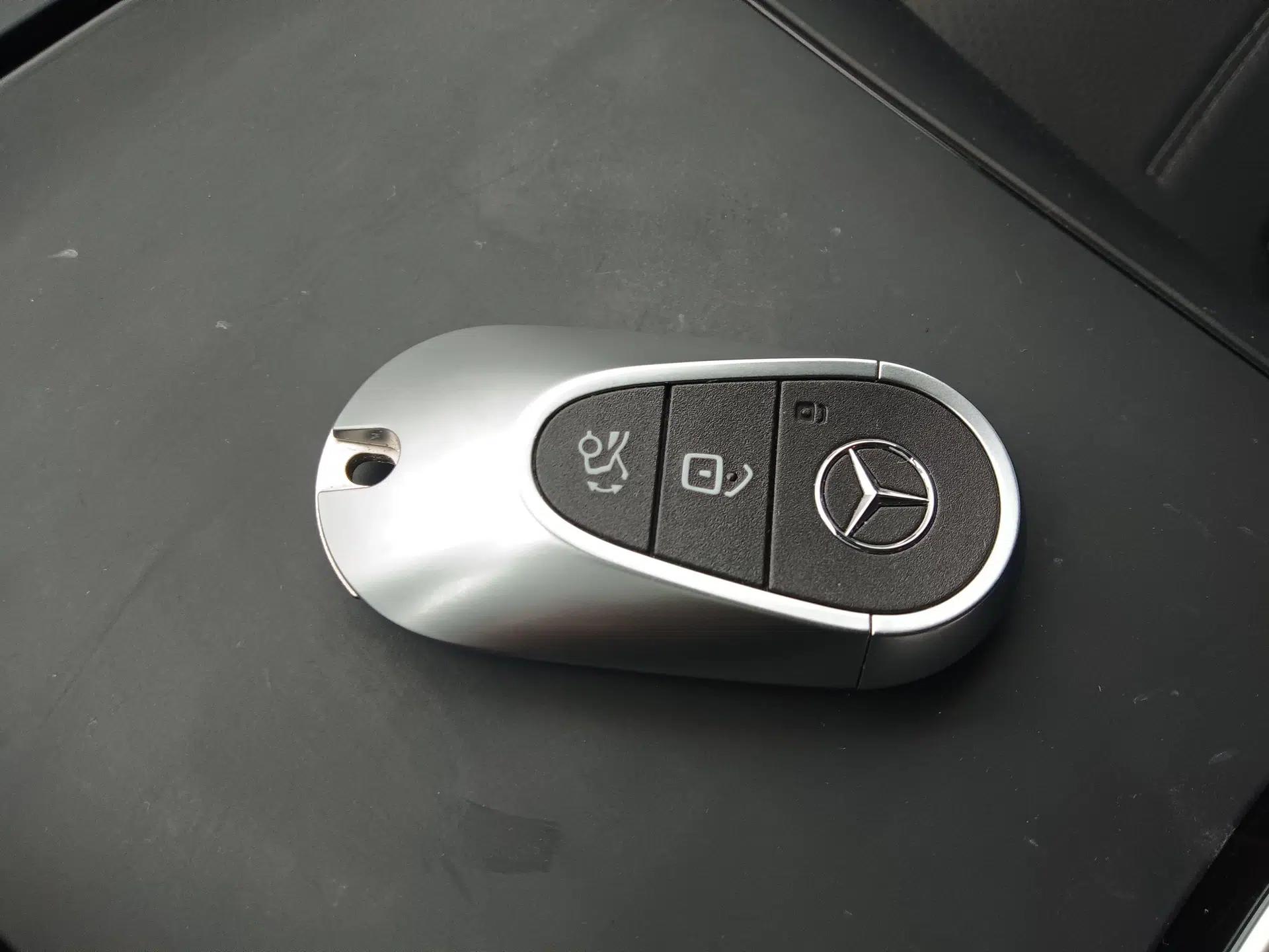 Mercedes-Benz C-Class 2024 Second Facelift C 260 L Sport Edition — миниатюра 12