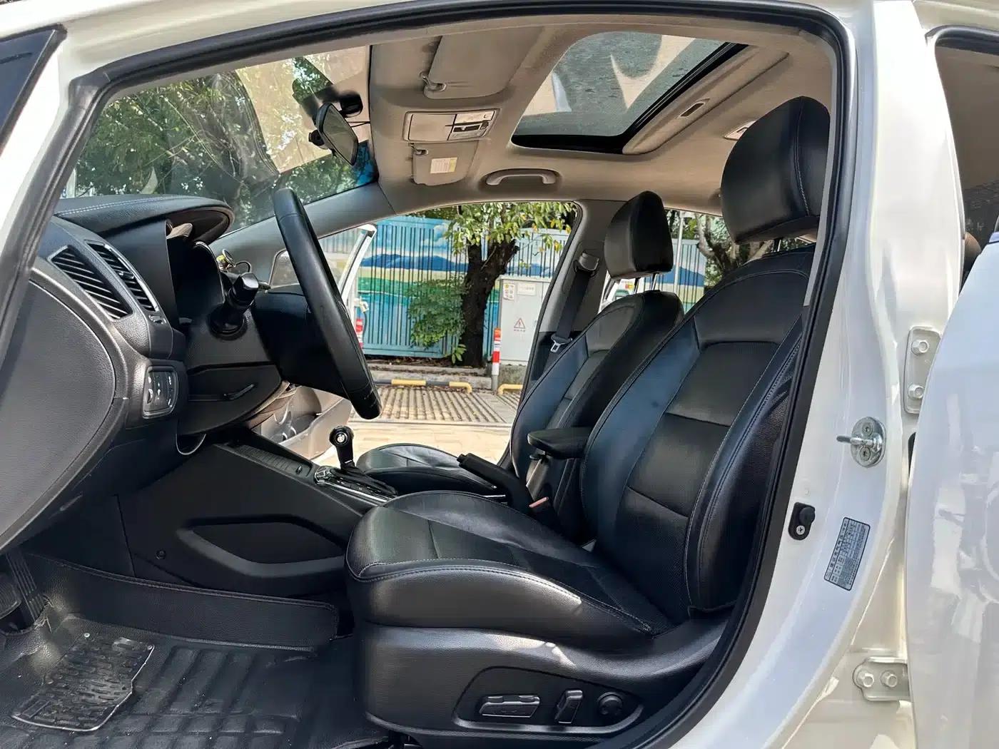 Kia K3 2016 1.6L Automatic GLS — миниатюра 4