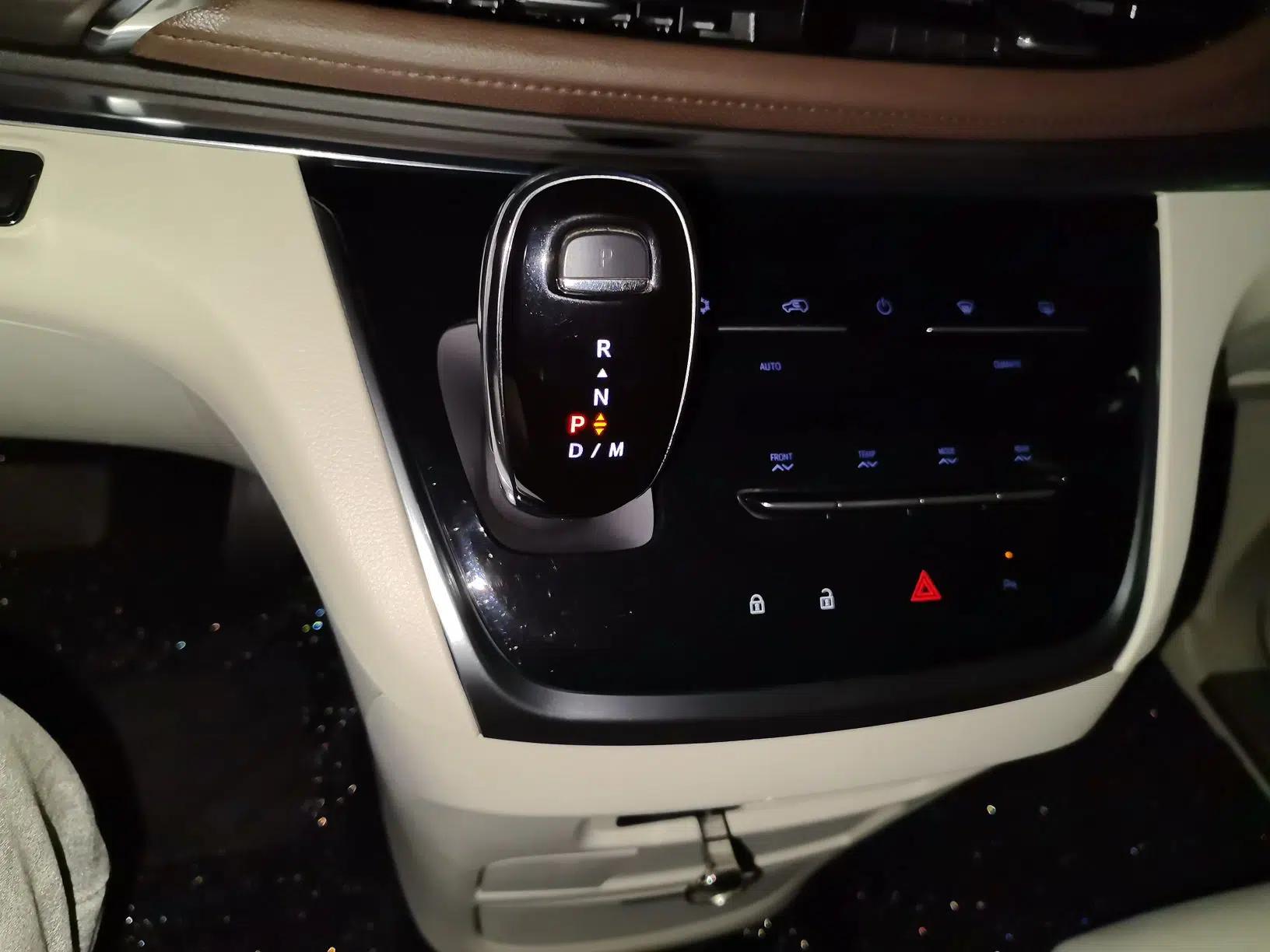 Buick GL8 2021 Land Cruiser Executive Class 652T Luxury Model — миниатюра 16