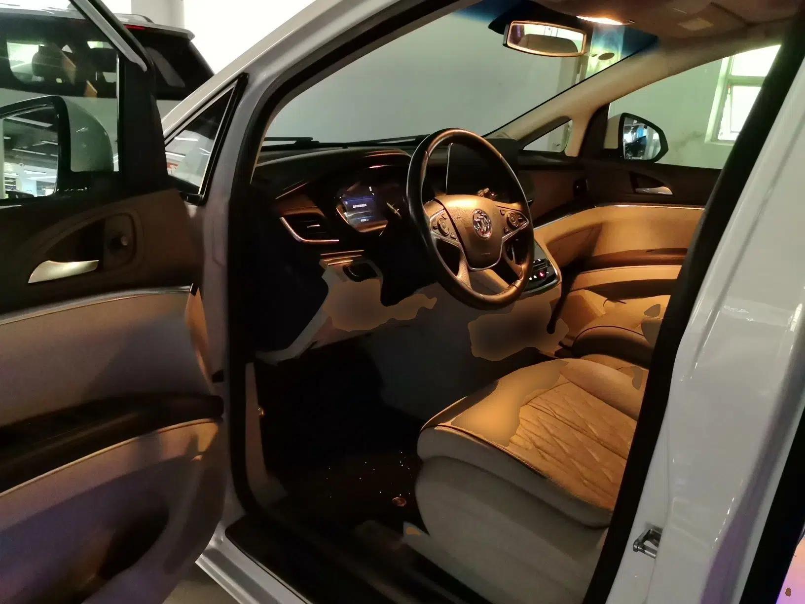 Buick GL8 2021 Land Cruiser Executive Class 652T Luxury Model — миниатюра 18
