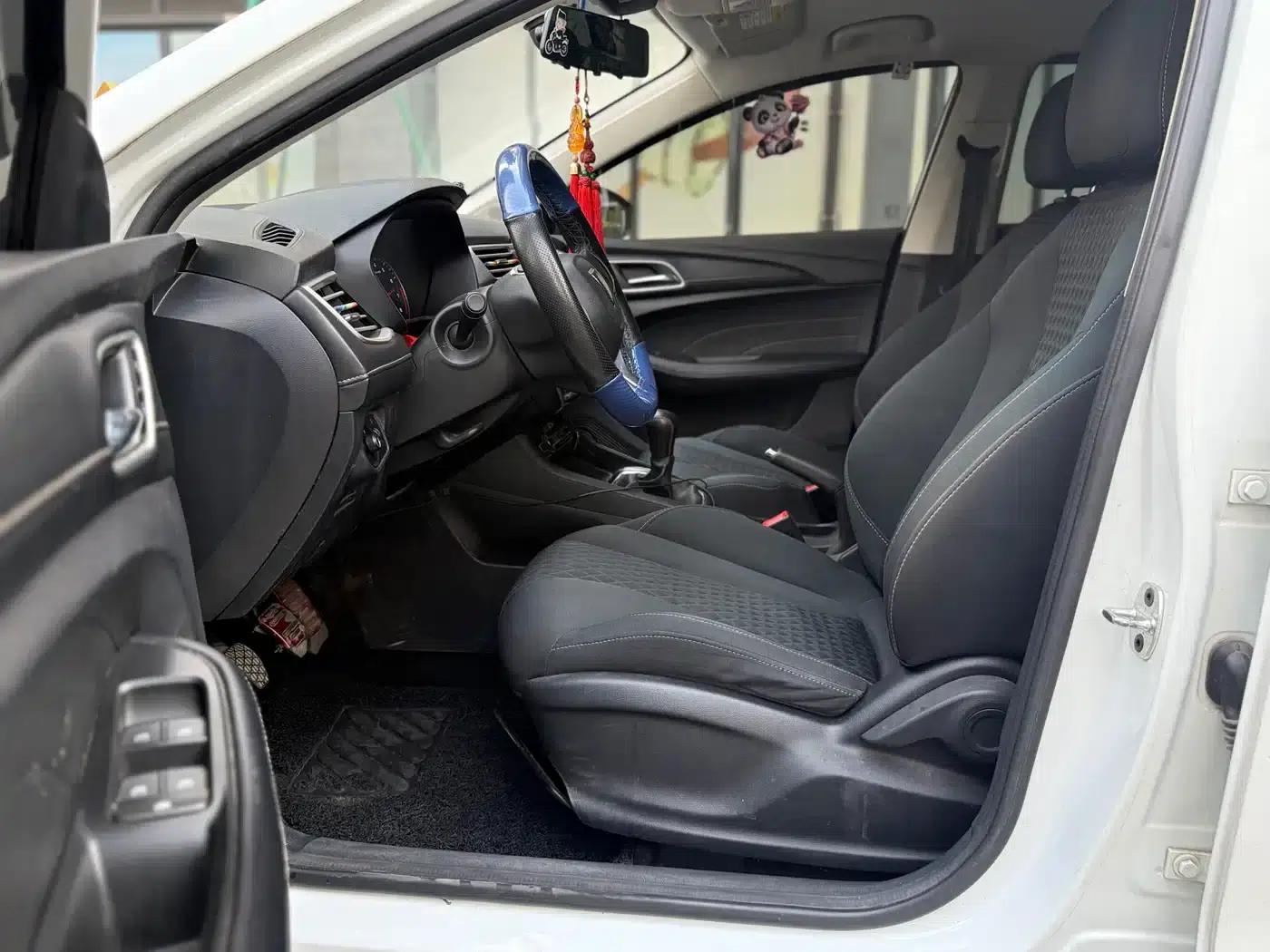 Roewe i5 2019 1.5L Manual 4G Connected Langyue Edition — миниатюра 8