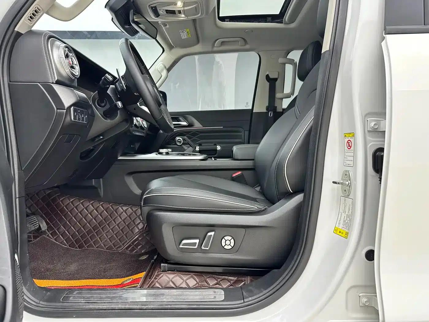 The 2023 Tank 300 City Edition 2.0T is very stylish. — миниатюра 5