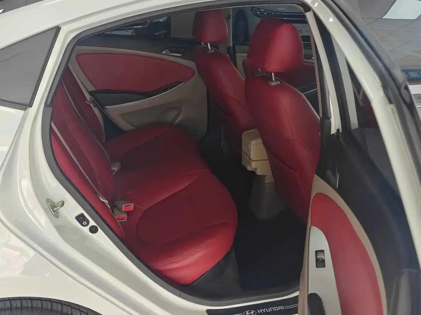 2014 Hyundai Reina 1.4L Manual Intelligent GLS — миниатюра 11