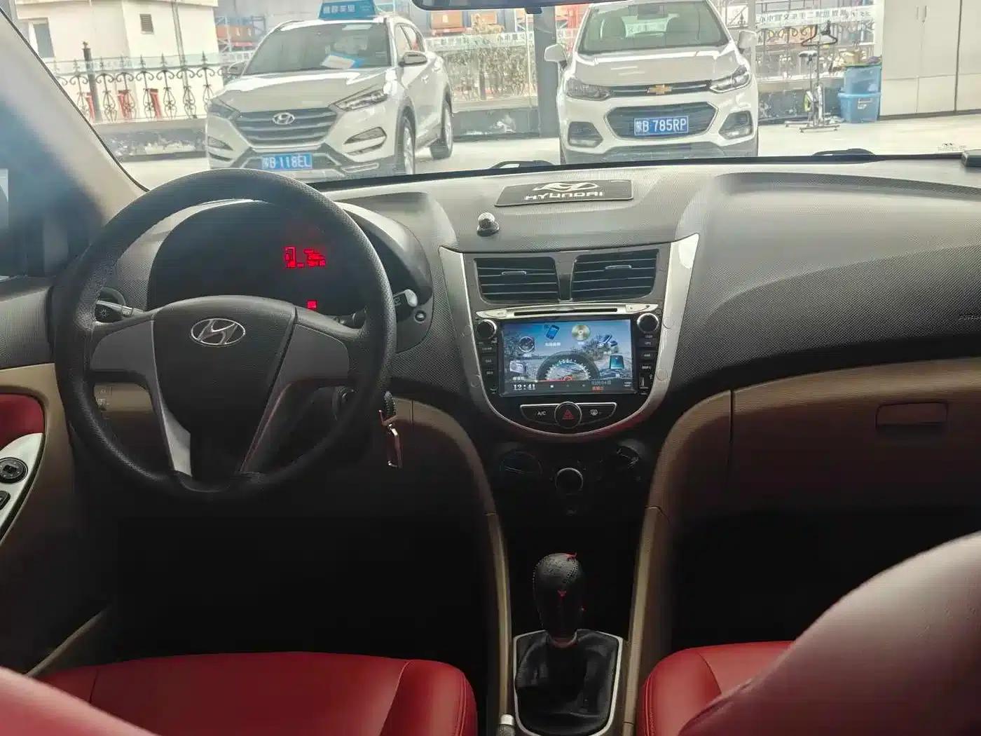 2014 Hyundai Reina 1.4L Manual Intelligent GLS — миниатюра 12