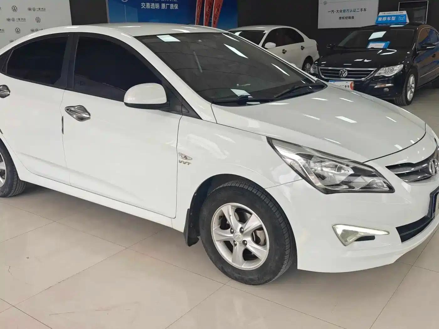 2014 Hyundai Reina 1.4L Manual Intelligent GLS — миниатюра 3