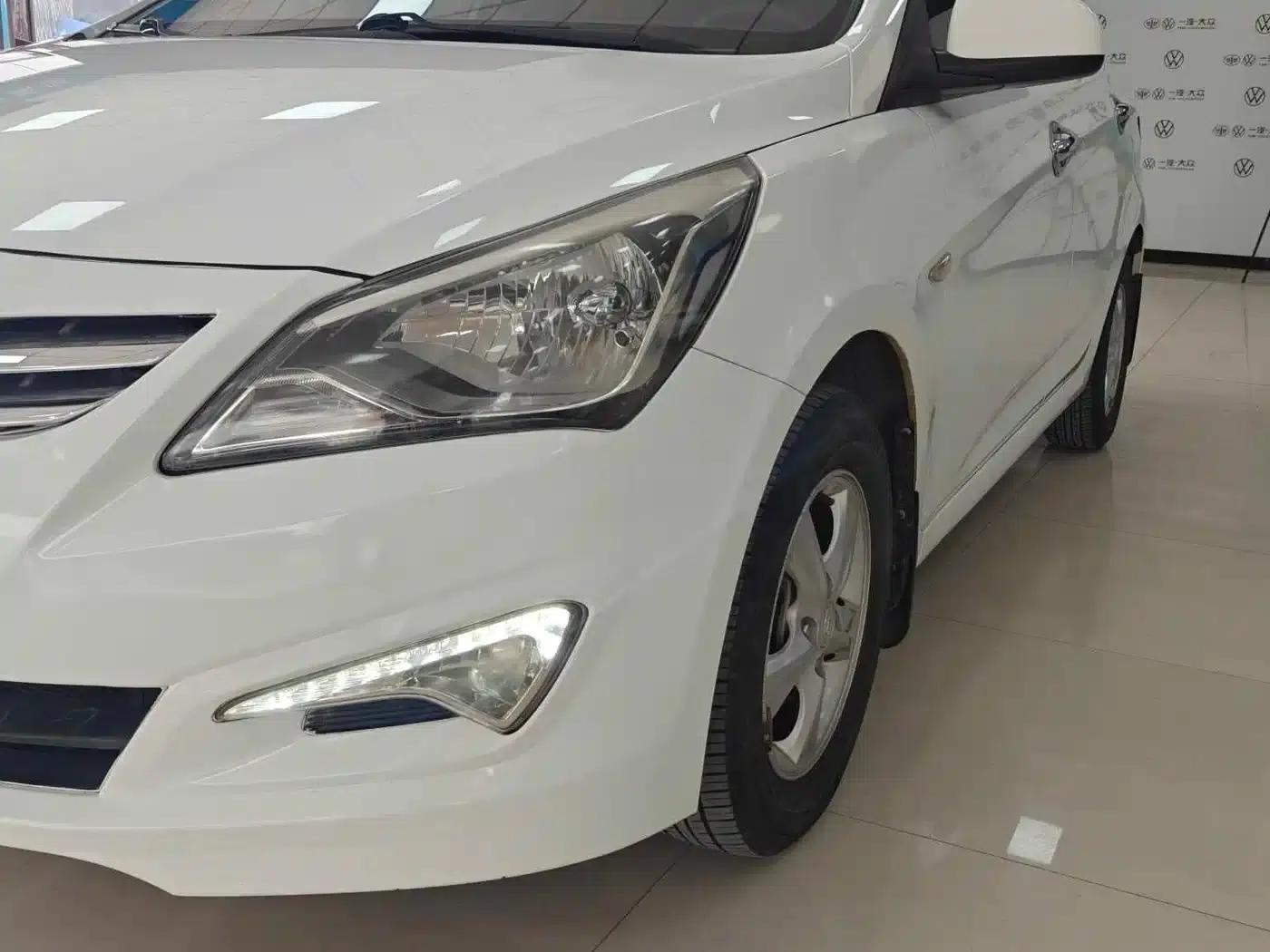 2014 Hyundai Reina 1.4L Manual Intelligent GLS — миниатюра 4