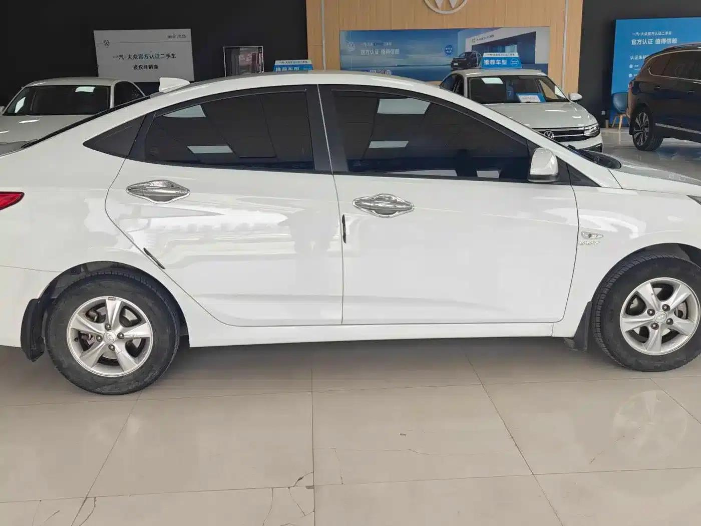 2014 Hyundai Reina 1.4L Manual Intelligent GLS — миниатюра 5
