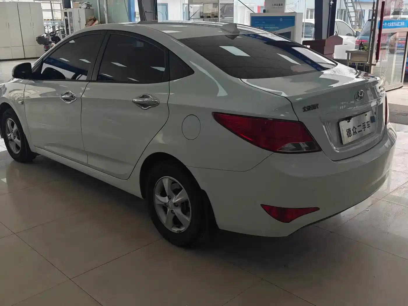 2014 Hyundai Reina 1.4L Manual Intelligent GLS — миниатюра 8