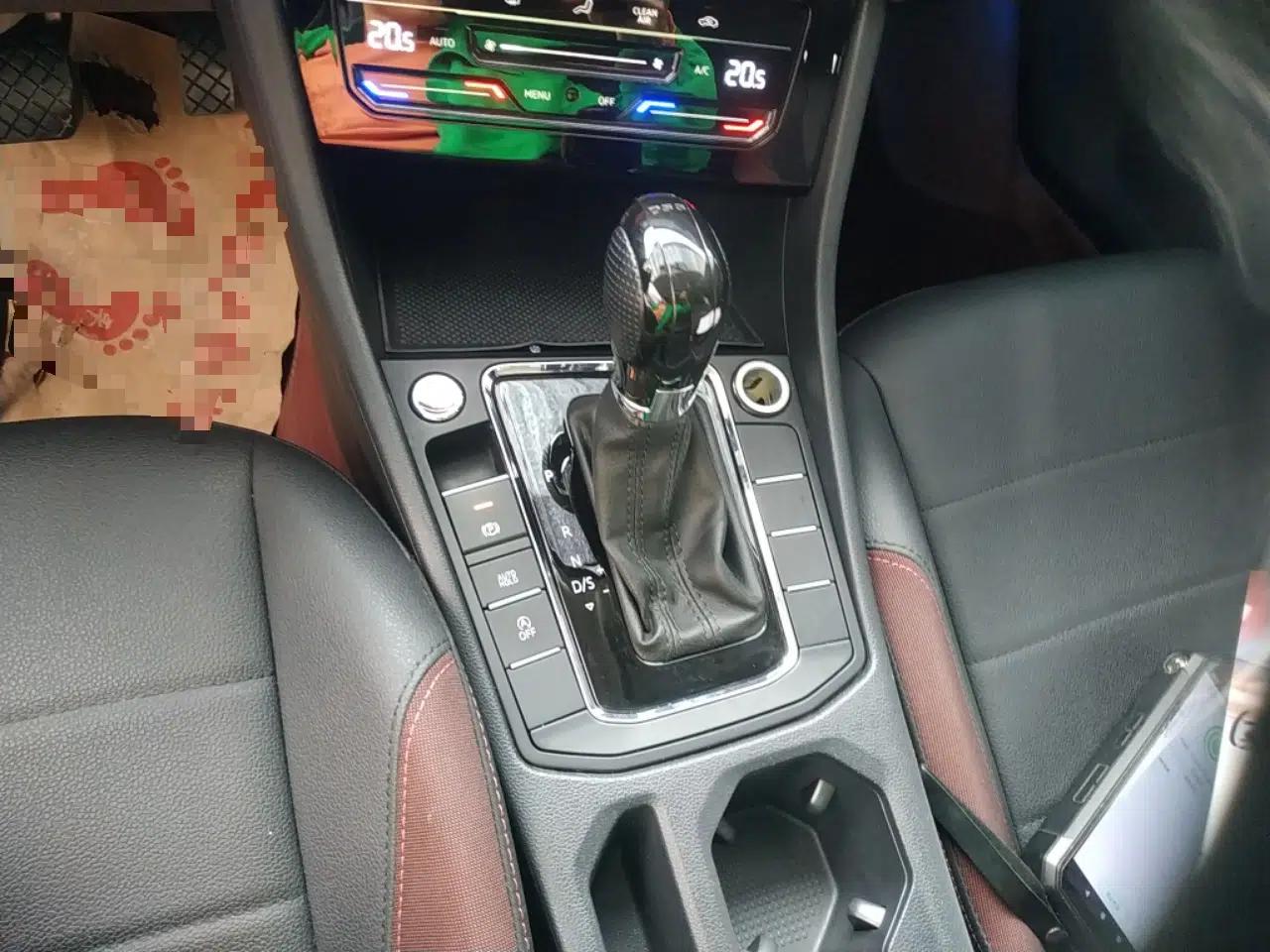 Volkswagen Bora 2021 1.5L Automatic Elite Smart Connect Edition — миниатюра 17