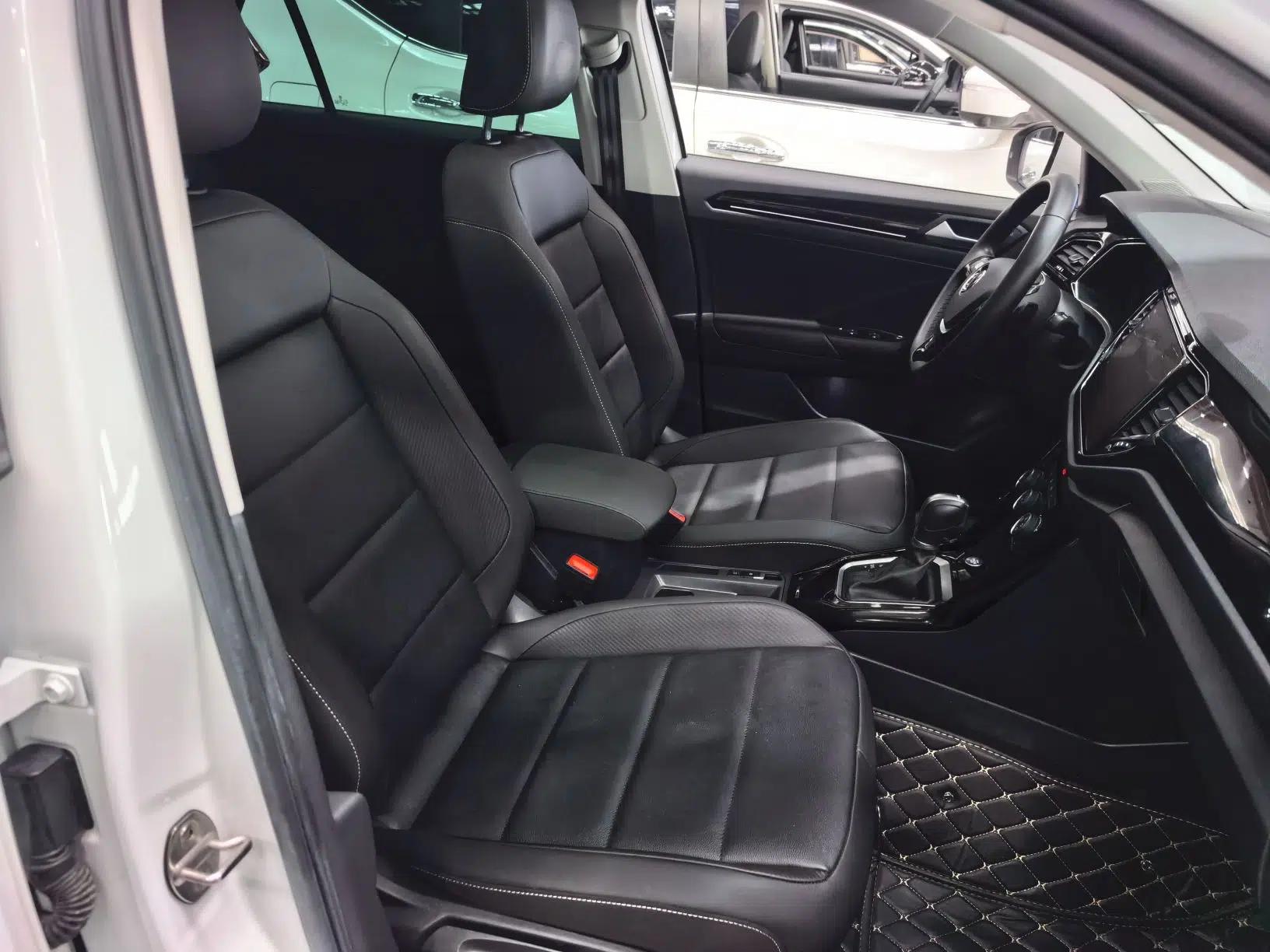 Volkswagen T-ROC 2021 280TSI DSG Two-Wheel Drive Comfort Connect Edition — миниатюра 8