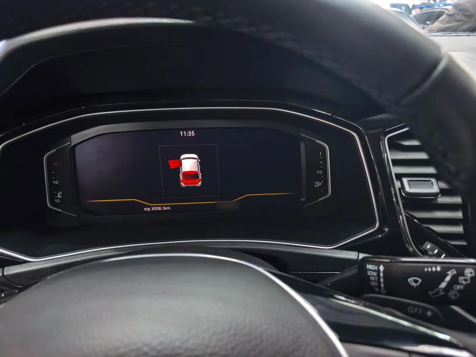 Volkswagen T-ROC 2021 280TSI DSG Two-Wheel Drive Comfort Connect Edition — миниатюра 10