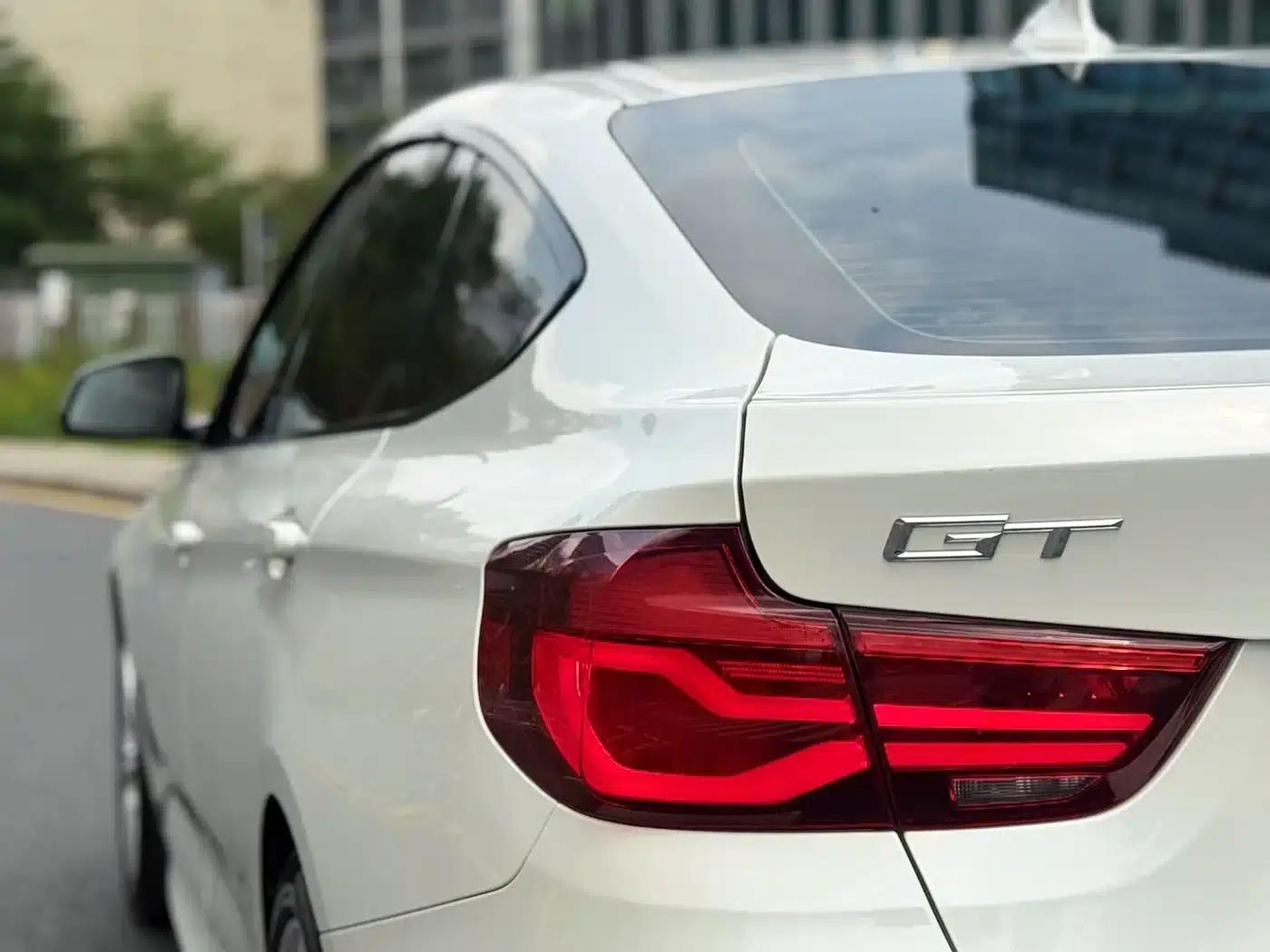 2020 BMW 3 Series GT 320i M Sport Package — миниатюра 8