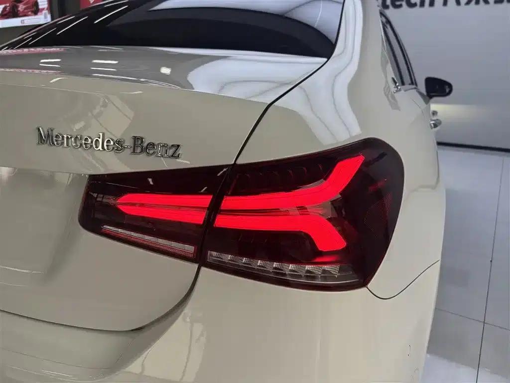 Mercedes-Benz A-Class 2021 A 200 L Sport Sedan Fashion Edition — миниатюра 15