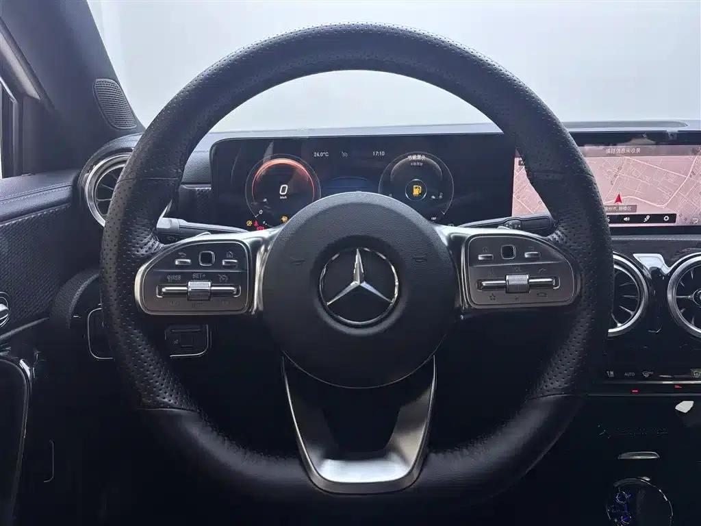 Mercedes-Benz A-Class 2021 A 200 L Sport Sedan Fashion Edition — миниатюра 8