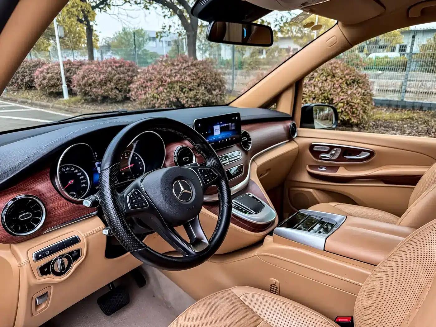 Mercedes-Benz V-Class 2022 V 260 L Long Wheelbase Luxury Edition — миниатюра 5