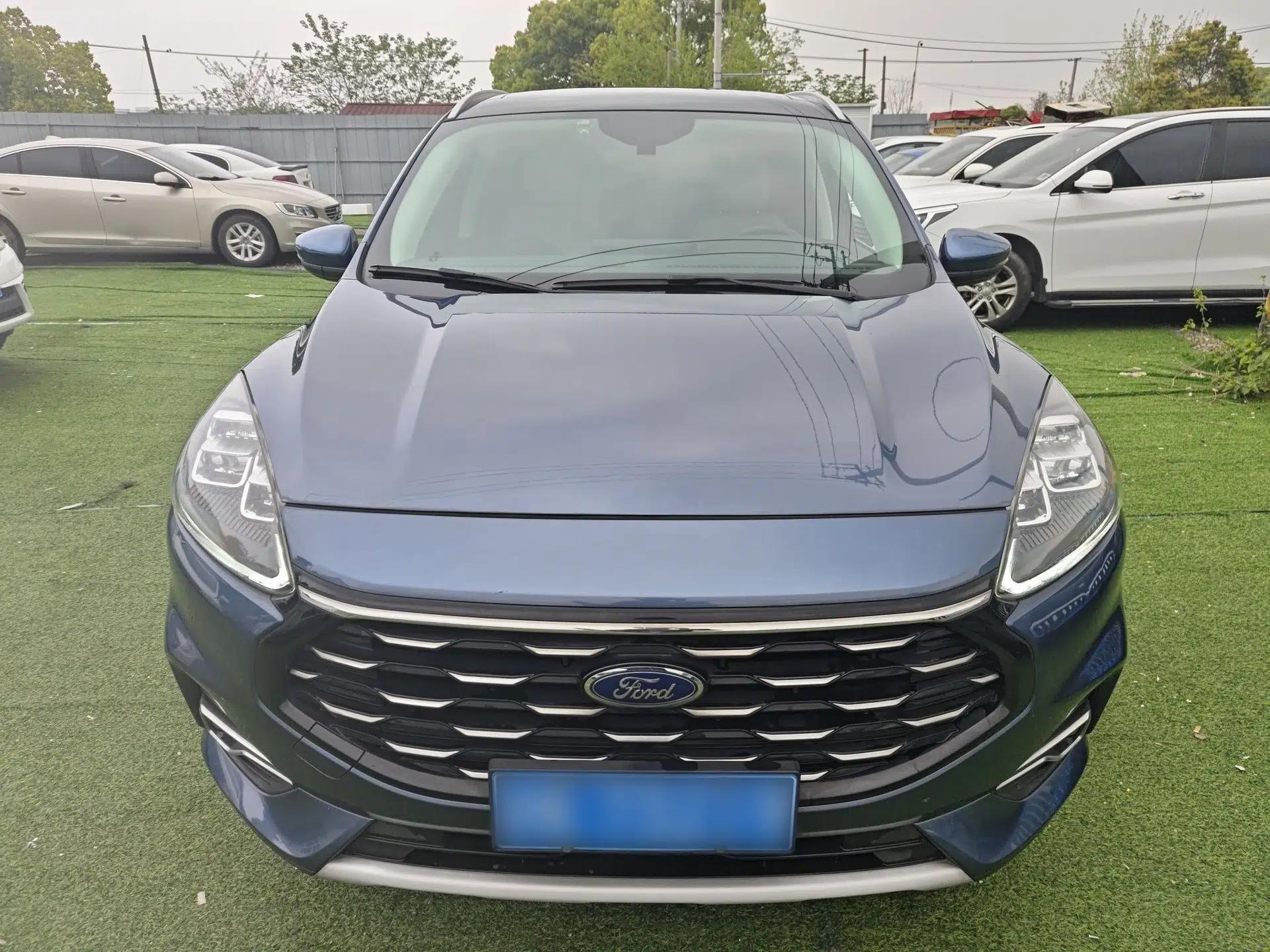 Ford Escape 2020 EcoBoost 245 Two-Wheel-Drive Titanium Edition — миниатюра 2