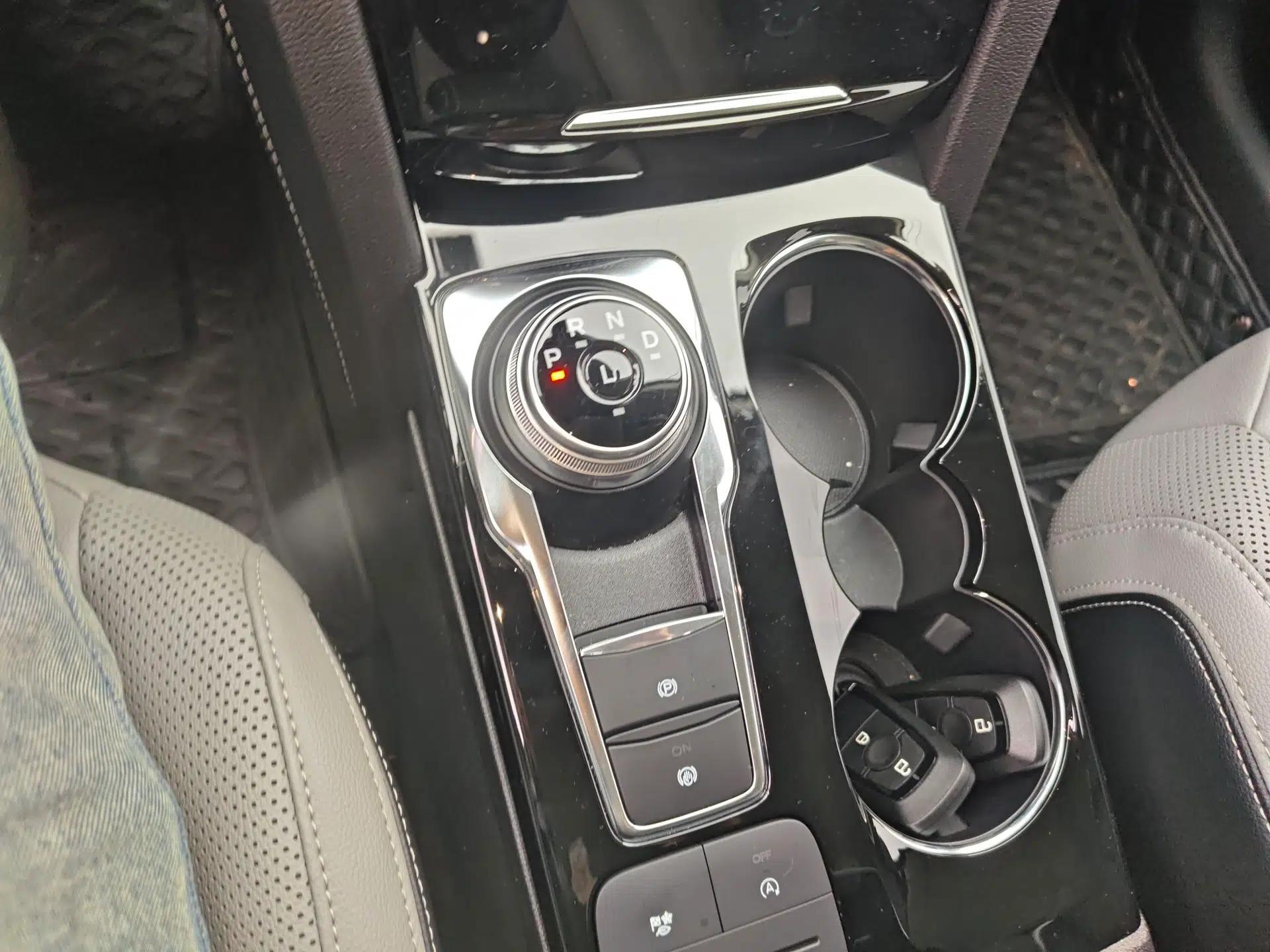 Ford Escape 2020 EcoBoost 245 Two-Wheel-Drive Titanium Edition — миниатюра 17