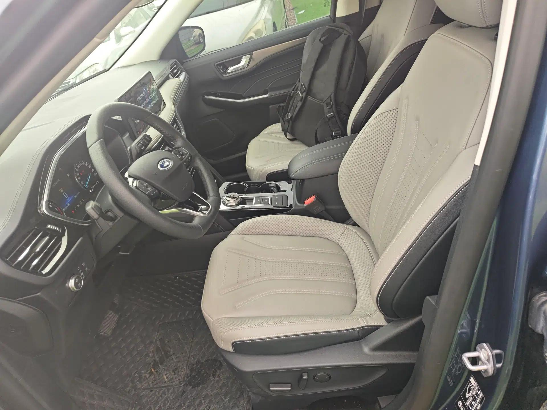 Ford Escape 2020 EcoBoost 245 Two-Wheel-Drive Titanium Edition — миниатюра 18