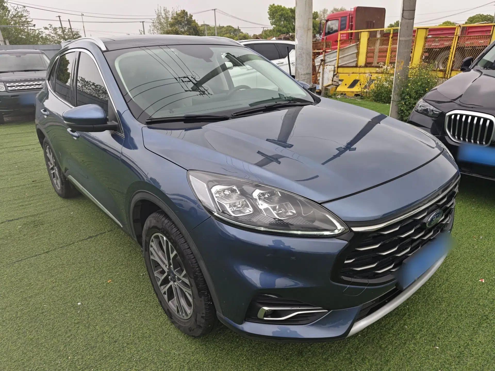 Ford Escape 2020 EcoBoost 245 Two-Wheel-Drive Titanium Edition — миниатюра 3