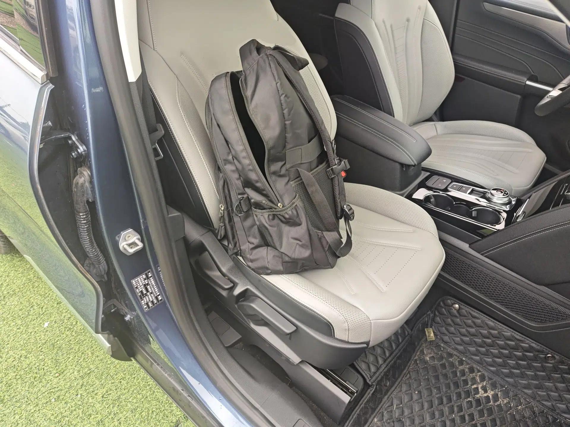 Ford Escape 2020 EcoBoost 245 Two-Wheel-Drive Titanium Edition — миниатюра 23