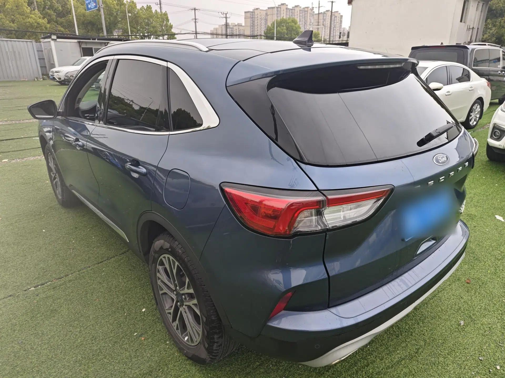 Ford Escape 2020 EcoBoost 245 Two-Wheel-Drive Titanium Edition — миниатюра 4