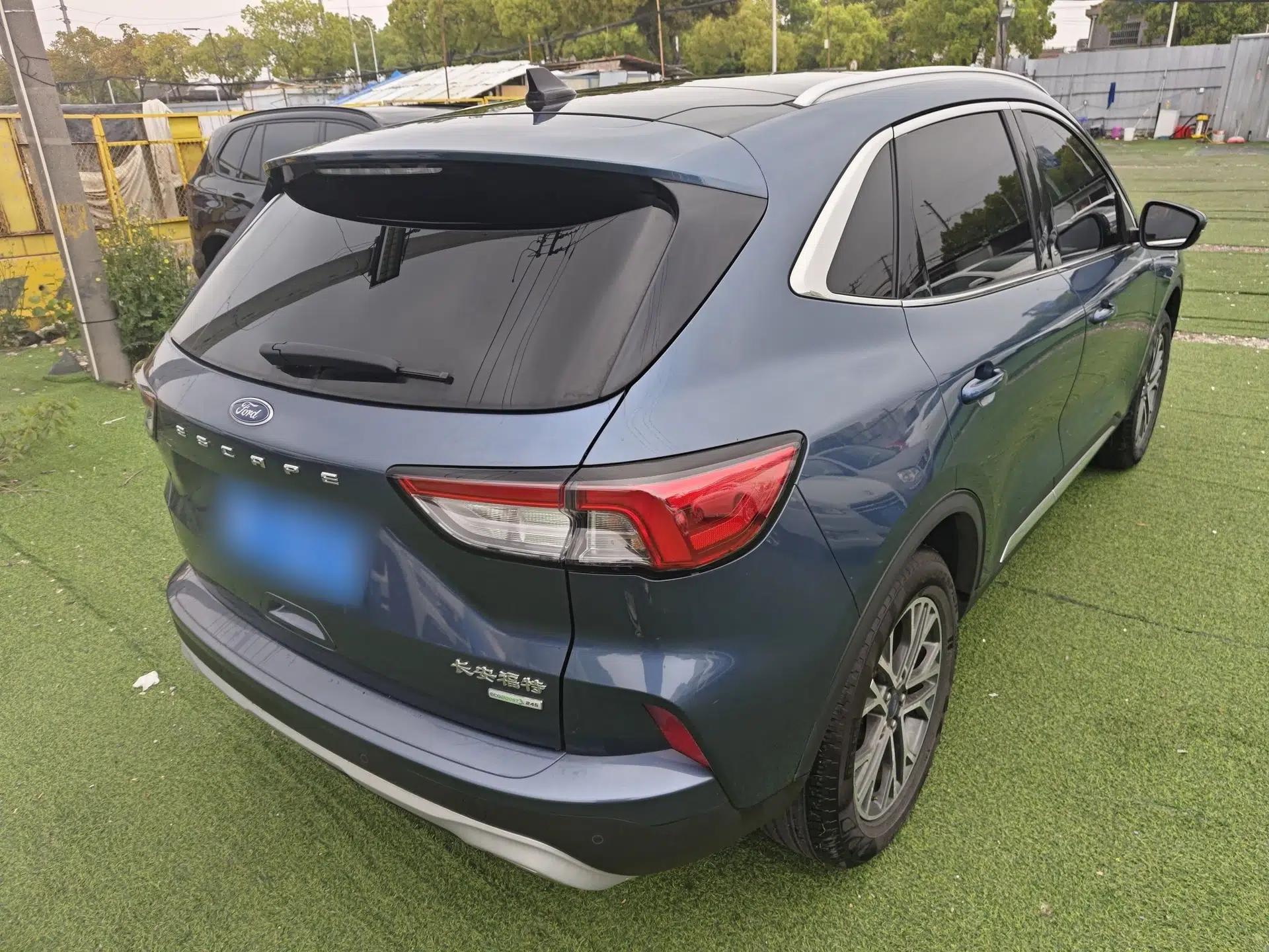 Ford Escape 2020 EcoBoost 245 Two-Wheel-Drive Titanium Edition — миниатюра 6