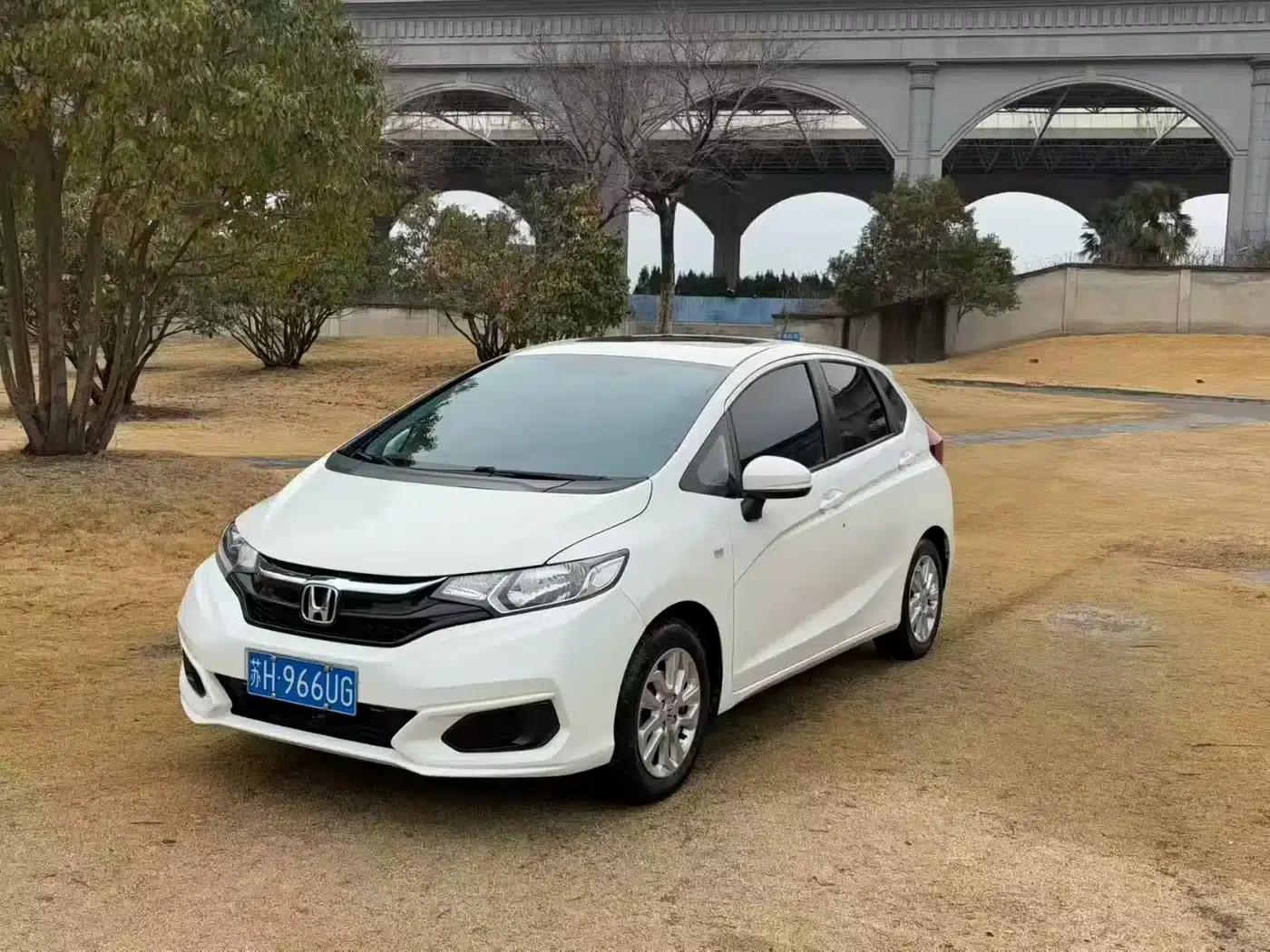 Honda Fit 2018 1.5L CVT Comfort Sunroof Edition — миниатюра 3