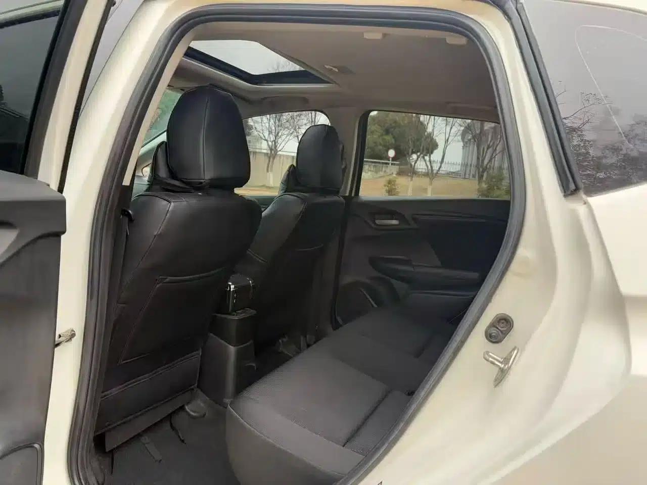 Honda Fit 2018 1.5L CVT Comfort Sunroof Edition — миниатюра 5